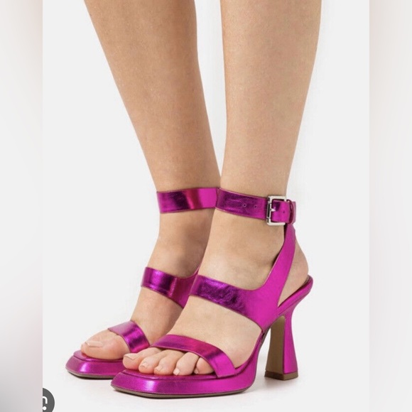 New Free People Candice Heels Metallic magenta pink
Size: 7 1/2 or 9 1/2 - Picture 2 of 12